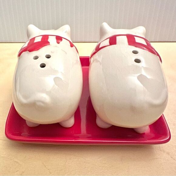 NWOT Sur La Table Cute Little Piggies Salt and Pepper Shakers - Picture 4 of 7
